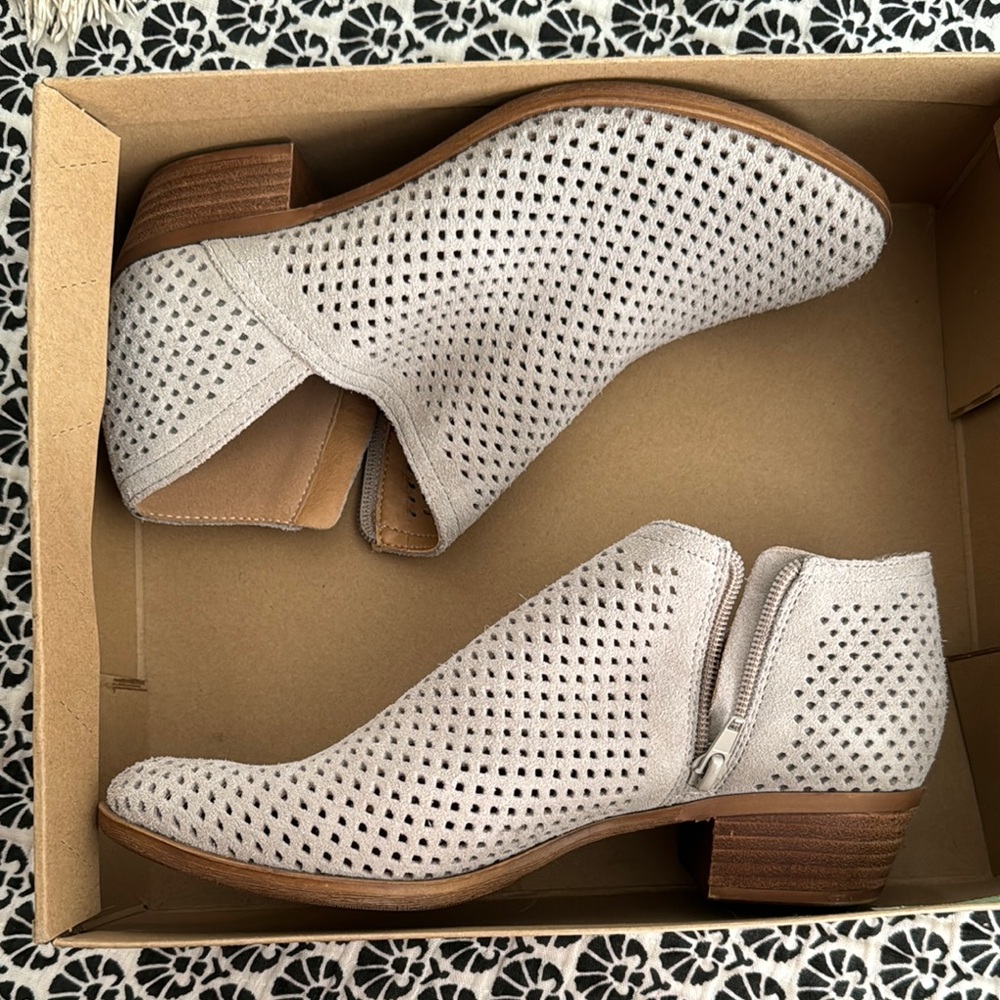 Lucky brand Women's Perforated Ankle Boots - Light Gray